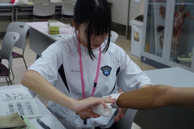 包帯法【巻軸帯】（人間科学科2年生） - 京都府立京都八幡高等学校